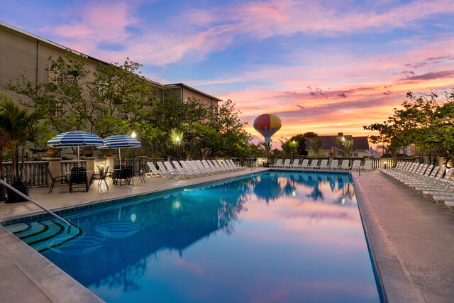 Top the day off with a colorful sunset at our outdoor pool.