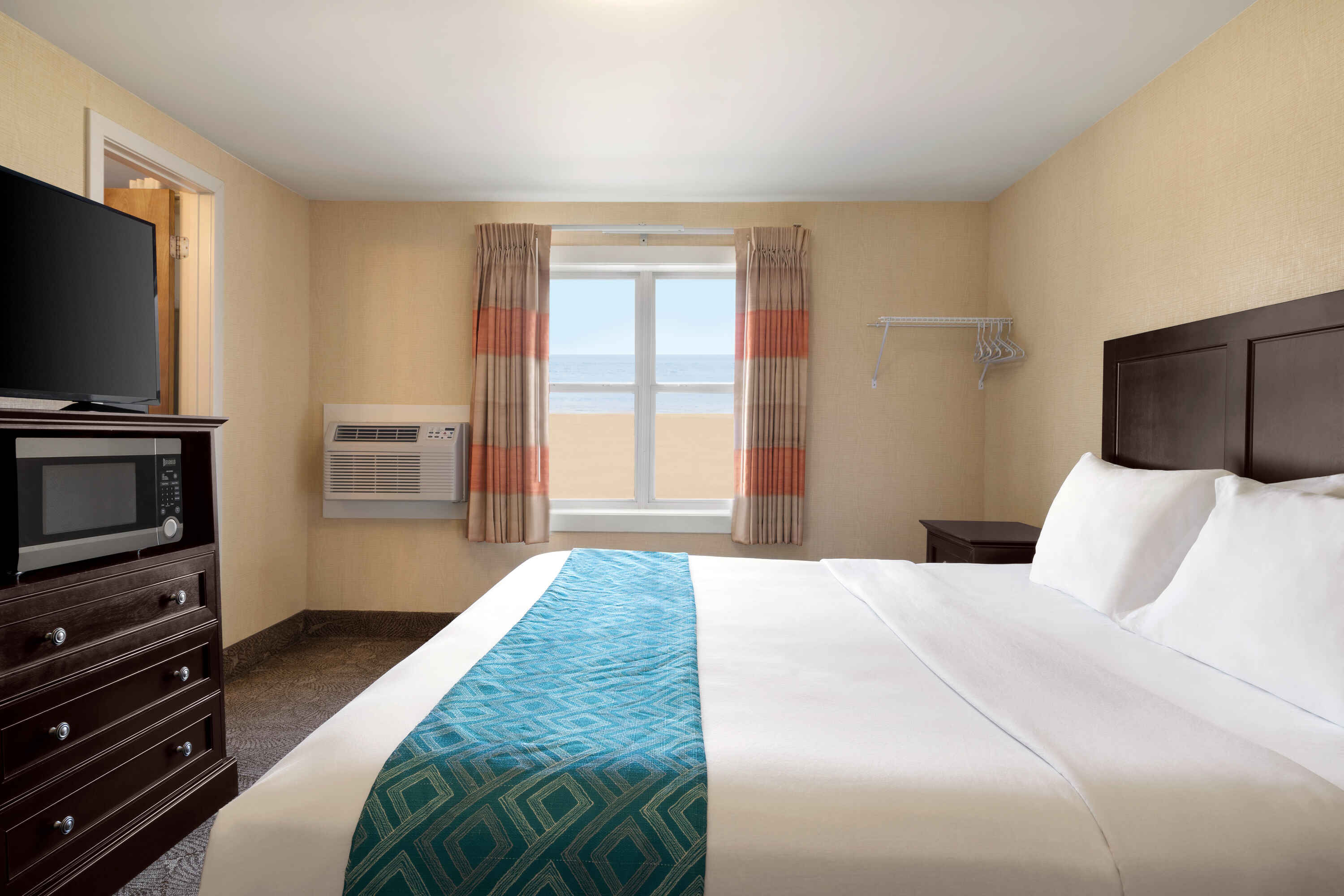 King bed oceanfront hotel room